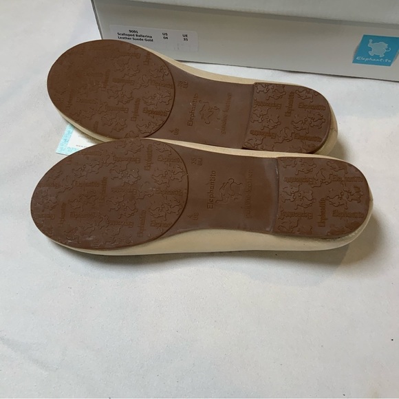 ELEPHANTITO SCALLOPED BALLERINA SUEDE GOLD.Size 4 - Picture 3 of 8